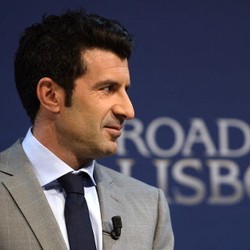 Figo Ramaikan Bursa Calon Presiden FIFA