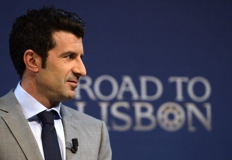 Figo Ramaikan Bursa Calon Presiden FIFA