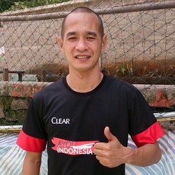 Si Kurus yang Tak Pernah Lepas dari Sepakbola