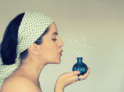 Sering Gonta-ganti Parfum Tanda Anda Wanita Berkepribadian Rumit?