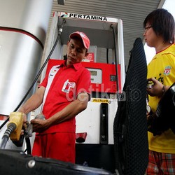 Harga Premium di Februari Harusnya Bisa Turun Rp 100/Liter
