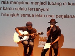 Musikalisasi Puisi Gaya Anji