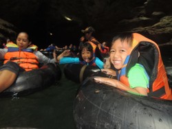 Berpetualang di Gua Pindul Bareng Anak-anak, Bisa Banget!