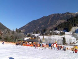 Asyiknya Main Ski di Pegunungan Austria