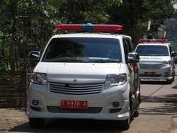 Apa yang Harus Dilakukan Ketika Ada Mobil Ambulans di Belakang Anda?