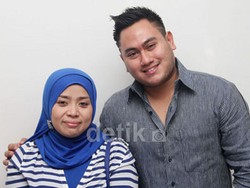 Kompak Berbaju Senada, Nassar dan Muzdhalifah Ingin Tepis Gosip Cerai