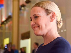 Topless dengan Bendera Israel, Komedian Ini Serukan Perdamaian