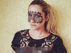 Wow! Kesha Tak Kenakan Bra untuk Pemotretan Terbaru