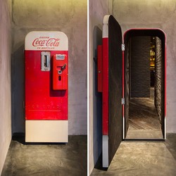 Wah, Vending Machine Ini Ternyata Pintu Masuk ke Dalam Sebuah Bar!