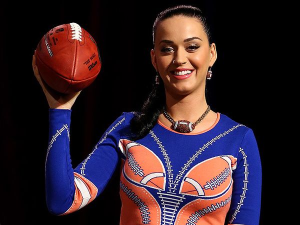 Katy Perry Bergaya Bak Cheerleader