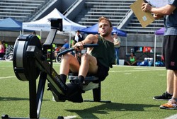 Lahir Tanpa Lengan dan Paru Kiri, Pria Ini Jago Push-Up dan Angkat Beban