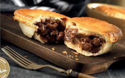 Muslim di Inggris Kini Bisa Menikmati Meat Pie Halal