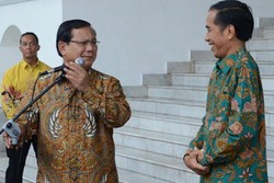 Tawa Lepas Jokowi Saat Bersama Prabowo dan Habibie