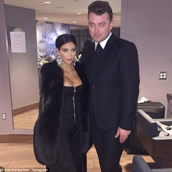 Datang Ke Konser Sam Smith, Kim Kardashian Pakai Bustier Rp 40 Jutaan