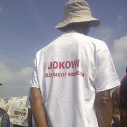 Sambut Jokowi, Petani Ngawi Pakai Kaos Jokowi Milik Rakyat Indonesia