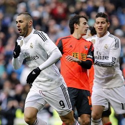 Benzema Dua Gol, Madrid Gasak Sociedad 4-1