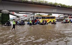 Jakarta Masih Hujan, Genangan Air Bermunculan Hingga 40 Cm