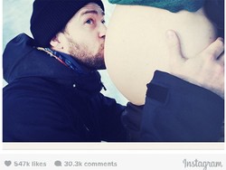 Cute! Justin Timberlake Cium Perut Hamil Jessica Biel