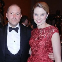 Si Cantik Marissa Mayer Bikin Iri Jony Ive