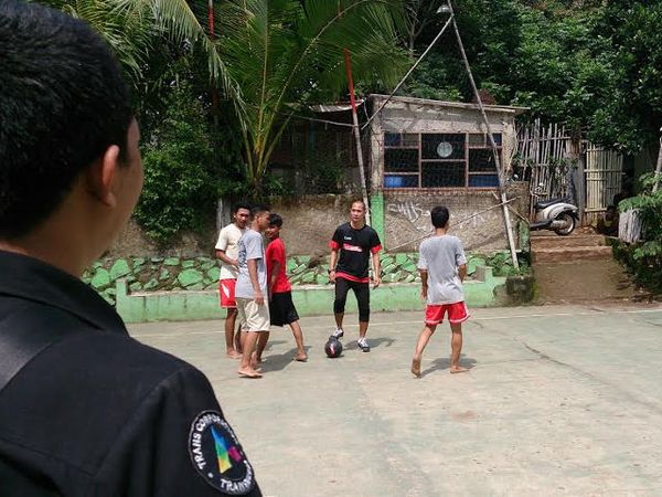 Kurniawan Jadi Talent Scouter CLEAR Ayo! Indonesia Bisa Academy