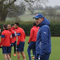 Wenger Mulai Pesimistis Arsenal Bisa Dekati Chelsea