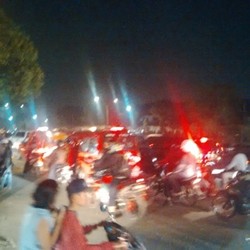 Pemuda yang Nongkrong Sambil Pegang Batu di Pinggir Tol JORR Dibubarkan Polisi