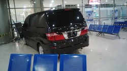 Ini Penampakannya, Polisi Selidiki Alphard Masuk ke Ruang Tunggu Bandara Juanda