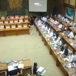 Panasnya Rapat 2,5 Jam DPR dan Menteri ESDM