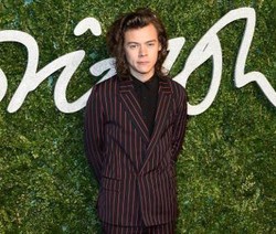Ulang Tahun ke-21, Harry Styles Rayakan Pesta Bersama Mantan dan Kekasihnya
