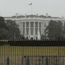 Panjat Rak Sepeda di Dekat Pagar Gedung Putih, Pria AS Ditangkap