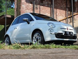 Asyiknya Mengendarai Fiat 500 Cabriolet