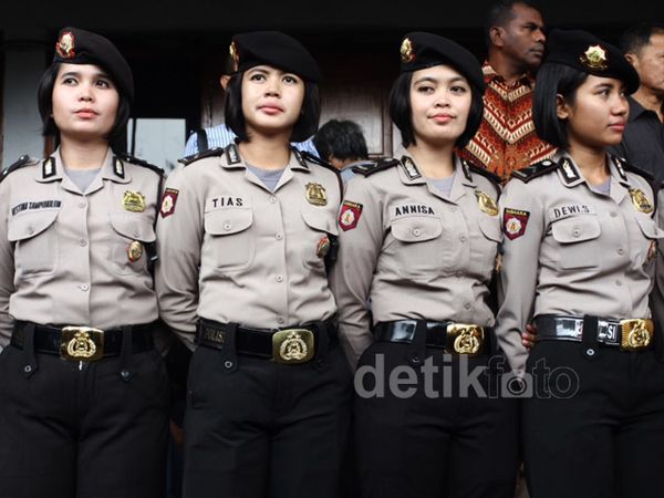 Polwan Cantik Jaga Sidang praperadilan Komjen Budi
