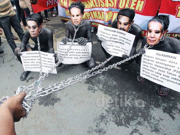 Aksi Teatrikal Sudutkan KPK