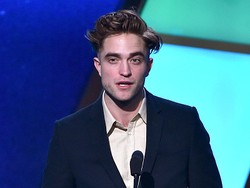 Robert Pattinson Dikabarkan Bangkrut
