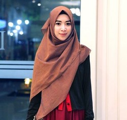 Mengenal Fitri Aulia, Hijabers Pemilik Label Busana Syari KIVITZ