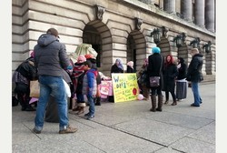 Wanita Inggris Ramai-ramai Coba Berjilbab di Perayaan World Hijab Day