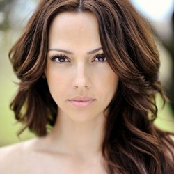 Benarkah Wanita Bisa Awet Muda Jika Jarang Tersenyum? Ini Kata Dokter