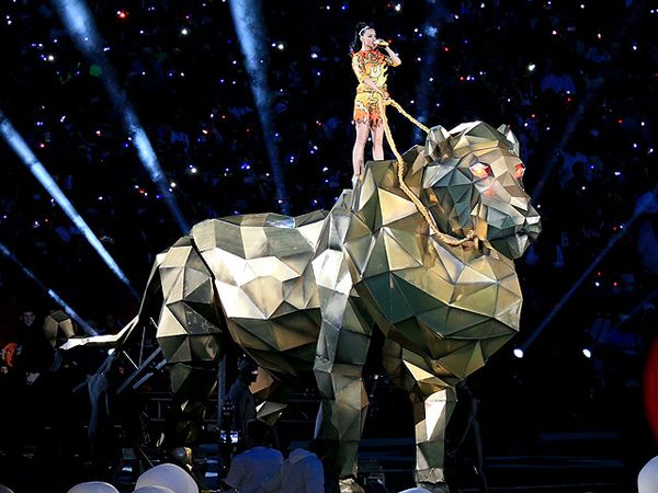 Roar! Penampilan Wow Katy Perry di Super Bowl XLIX