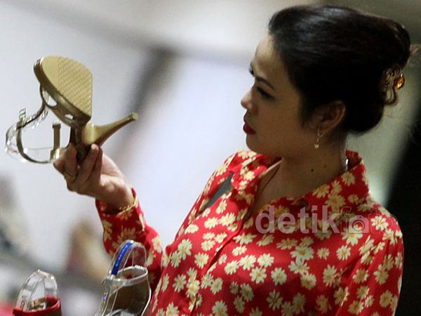 Sepatu dan Tas Mewah Bakal Kena Pajak Tambahan
