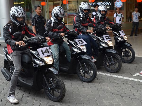 Adu Irit Honda BeAT dan Beat POP eSP