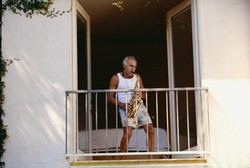 Mulai Didiagnosis Pikun, Pria Ini Malah Bisa Main Alat Musik