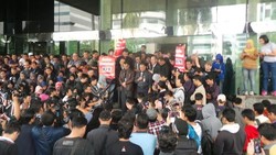 Penuhi Panggilan Bareskrim, BW: Saya Tunjukkan Kelasnya Penegak Hukum