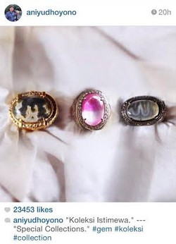 Wuih! Bu Ani Koleksi Batu Cincin Bertuliskan Lafal Allah