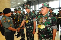 Komando! Kalahkan AS dan Inggris, TNI Juara Umum Lomba Tembak di Brunei