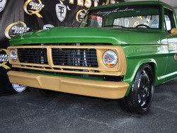 Pikap Jadul Bertenaga Supercar