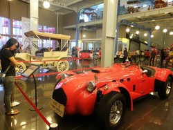 Alat Transportasi Kuno Hingga Pasar Terapung, Ada di Museum Angkut