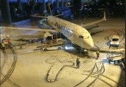 Iseng, Petugas Maskapai Ryanair Gambar Penis di Atas Salju
