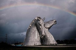 Skotlandia Punya Patung Kepala Kuda Terbesar di Dunia