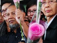 Bunga Mawar Lepas BW ke Bareskrim Polri