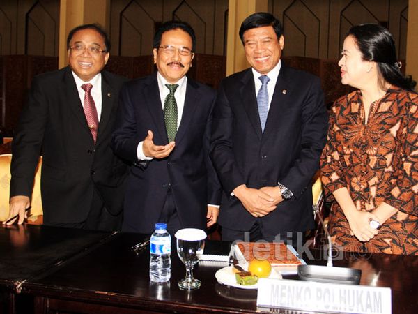 4 Menko Jokowi Rapat Konsultasi ke DPR